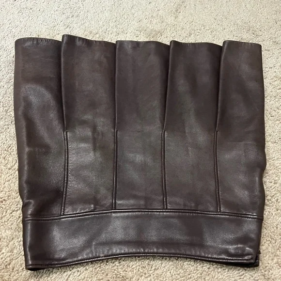 Burberry pleated leather skirt USA small